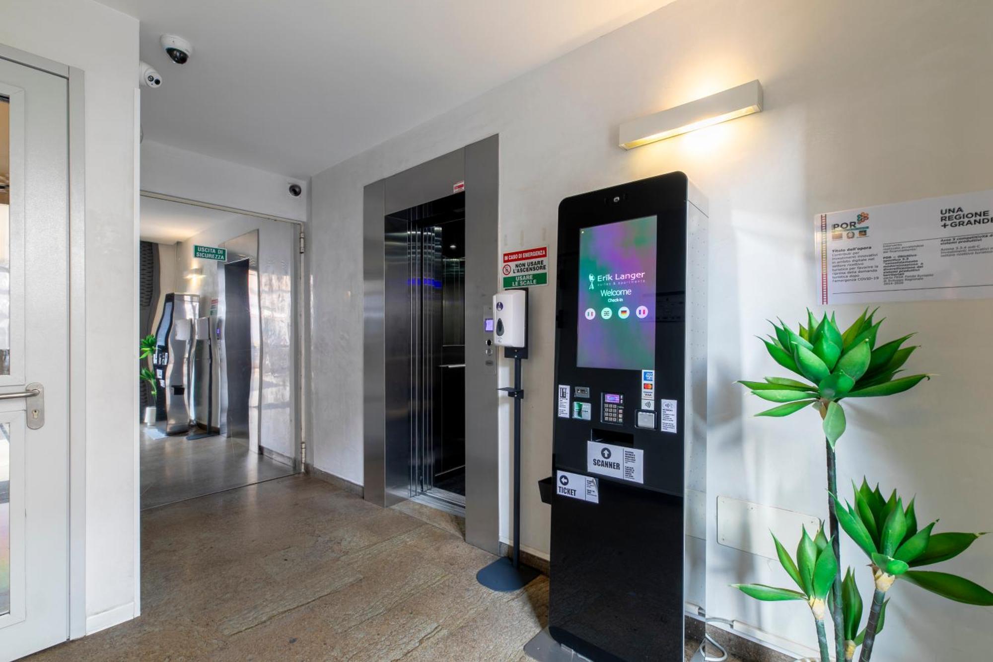 Erik Langer Pedrocchi Suites Padova Exterior photo